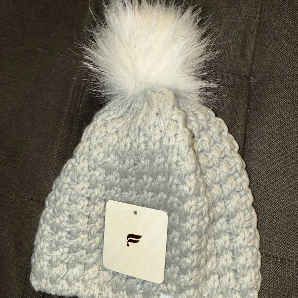 Fabletics Chunky Knit Pom Beanie Hat Gray White Faux Fur NEW WITH TAG Winter